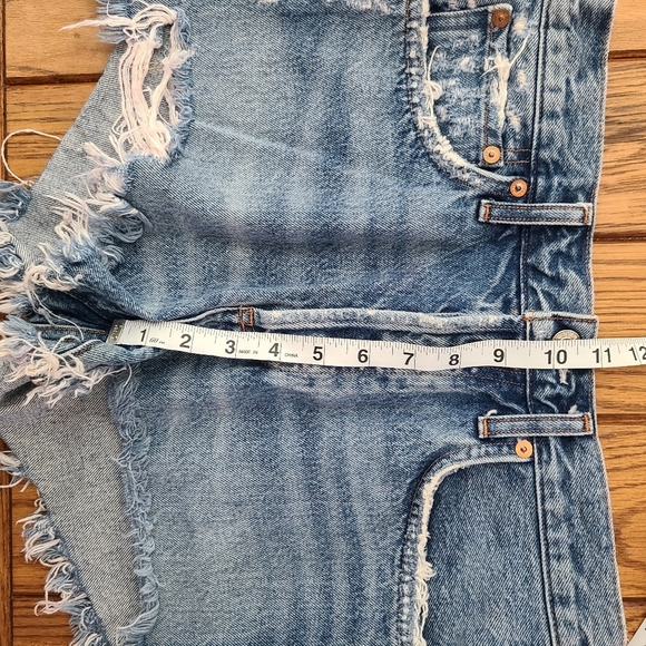 AGOLDE Shorts cut off frayed high rise women's Size 27 med wash button-up - Picture 6 of 7